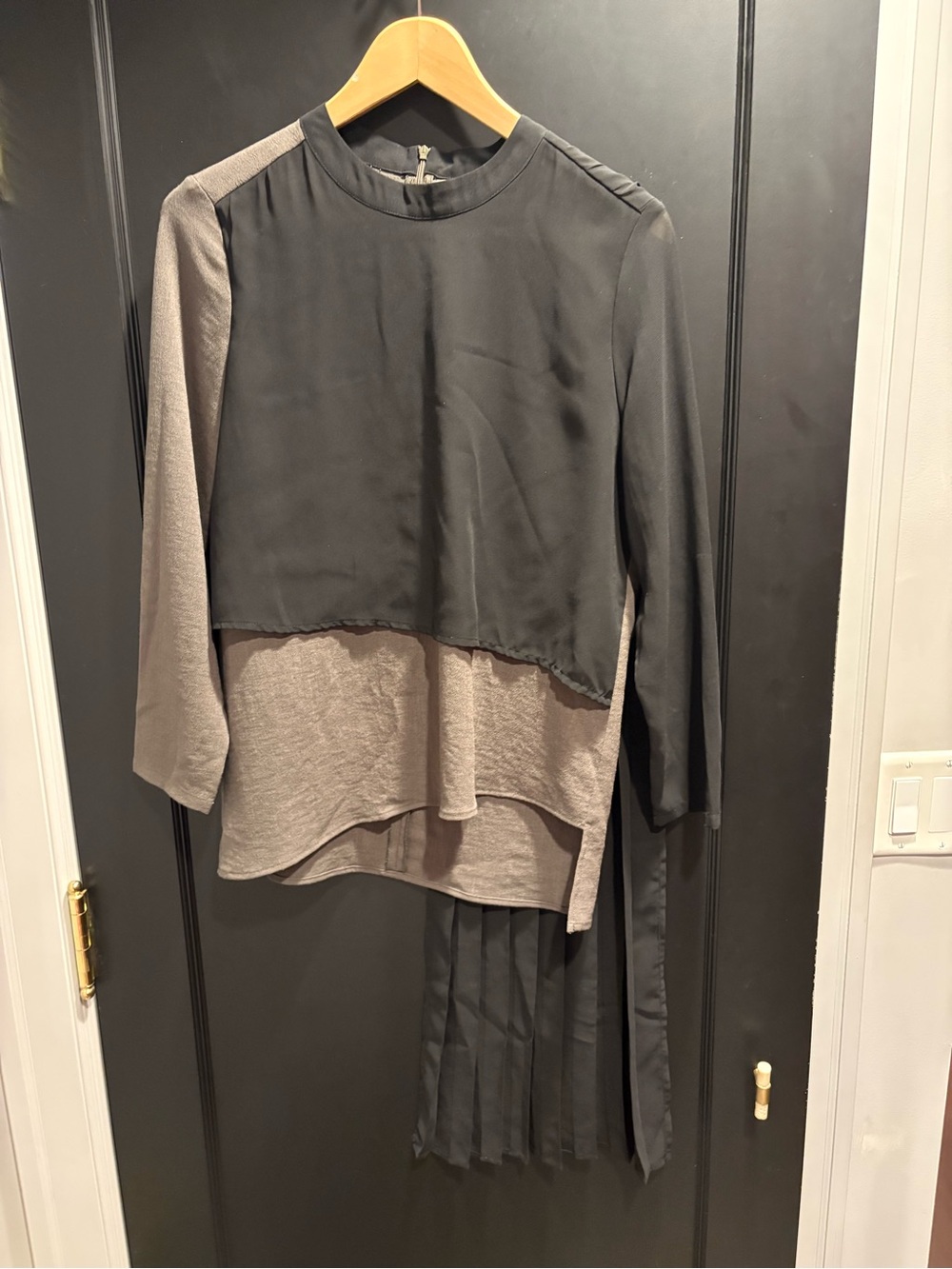 Layered Two-Tone Long Sleeve Shirt maac with a pleated tail blouse size s runway